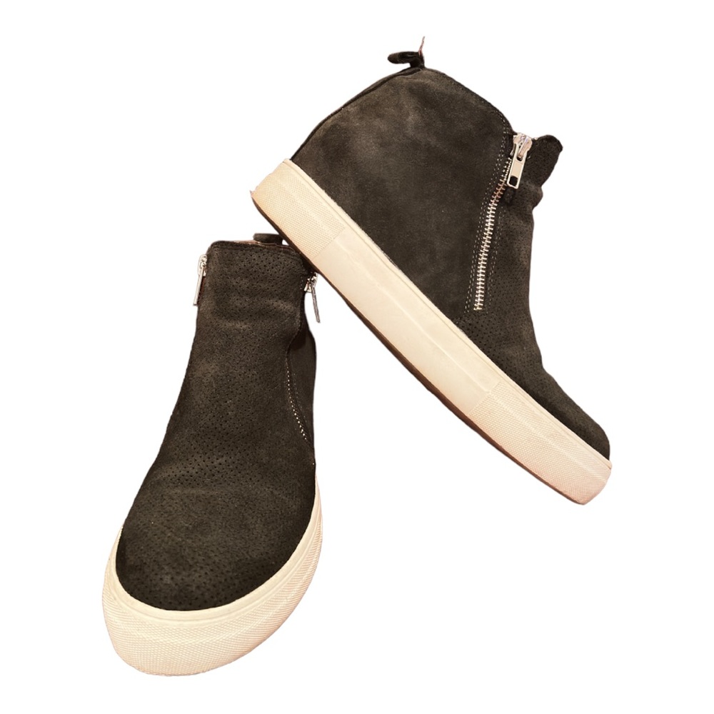 Steve Madden Women's Wedgie Sneaker Side Zip Up. Olive Green. Size 8 1/2